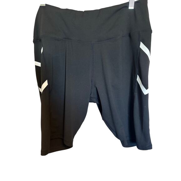 BCBGeneration yoga shorts  black and white size XL - Picture 1 of 5